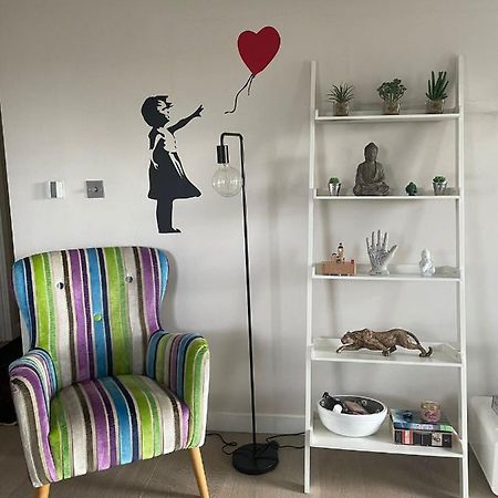2 Bedroom Chelsea Apartment Лондон Екстериор снимка