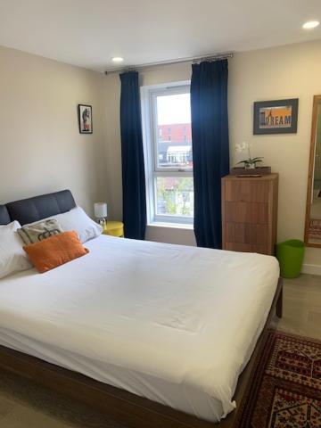 2 Bedroom Chelsea Apartment Лондон Екстериор снимка